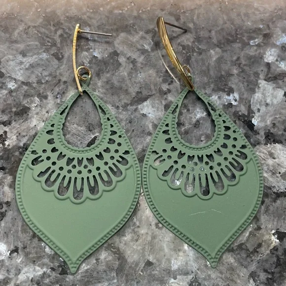 2/$29 or 3/$39 NWOT Eclectic forest green metal teardrop earrings - Picture 2 of 4